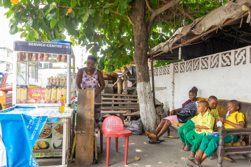 Street Food in Accra, Gahan with school kids