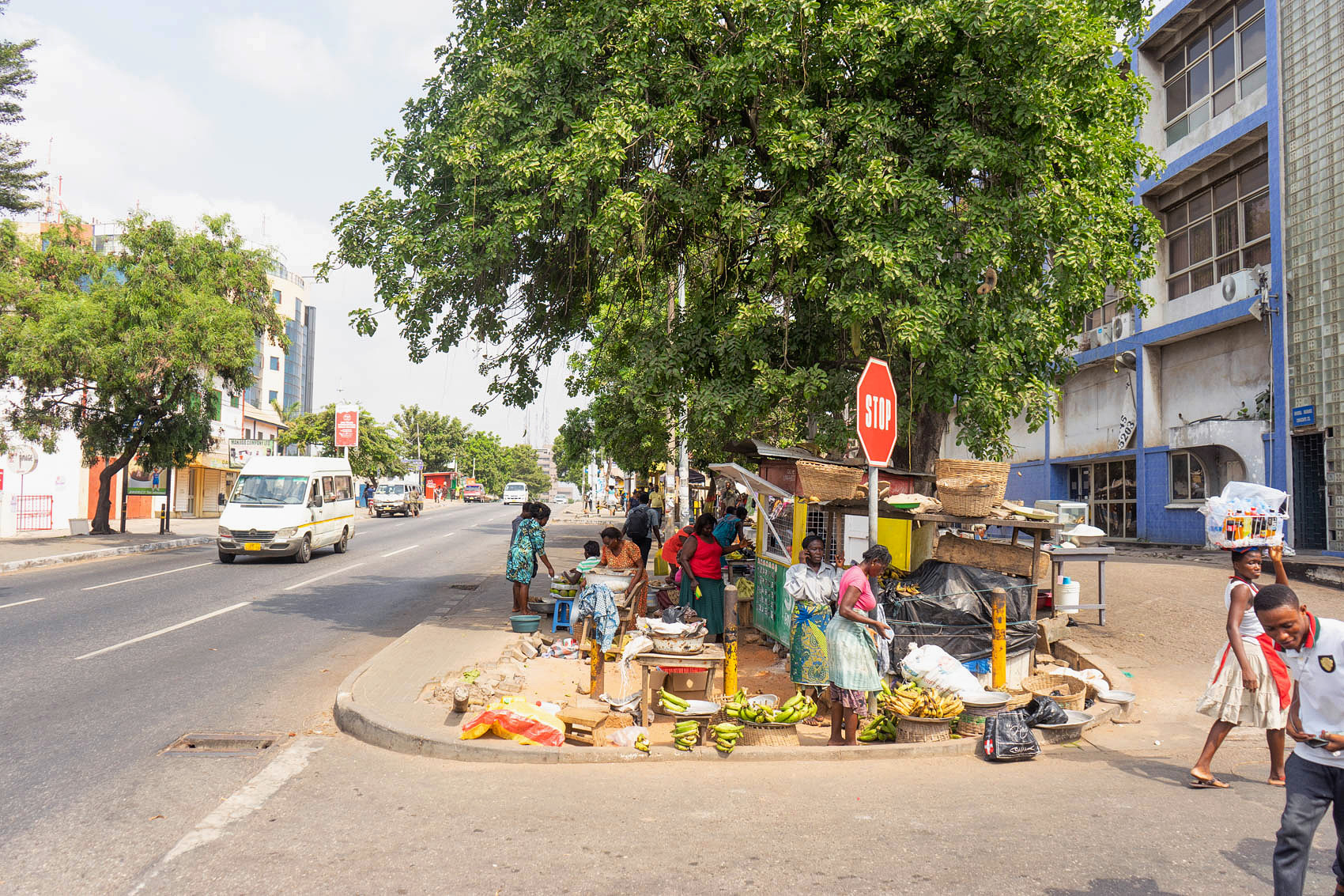 Street curb market Accra, Ghana