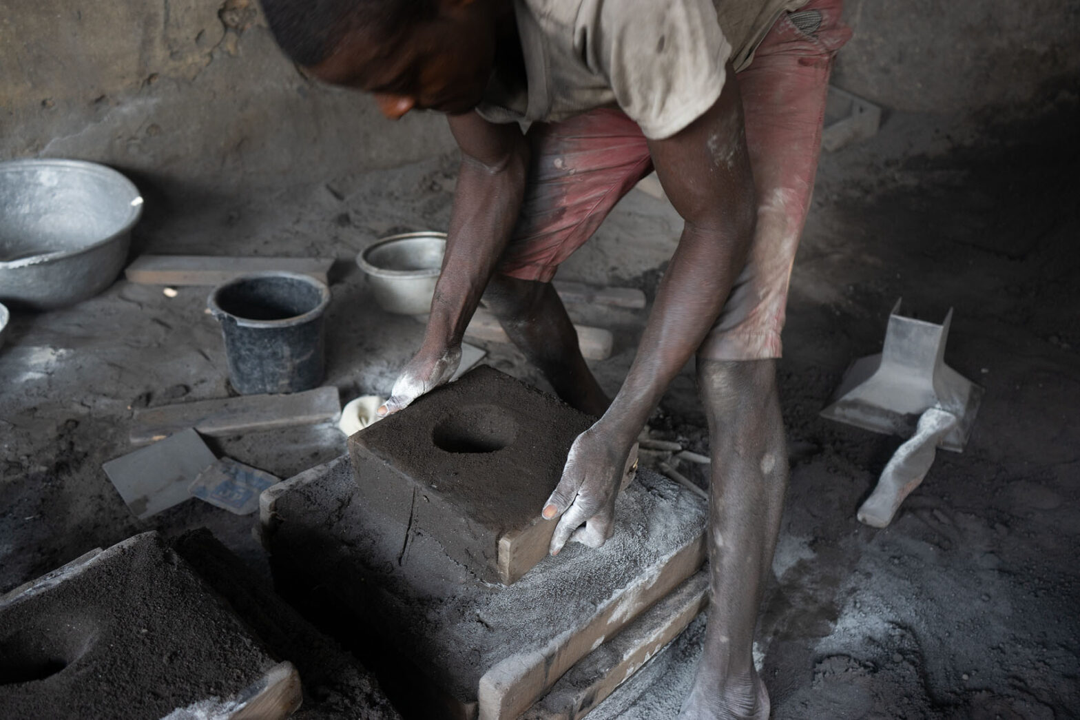 Making Coal Pots in Jamestown - Ghana For 91 Days