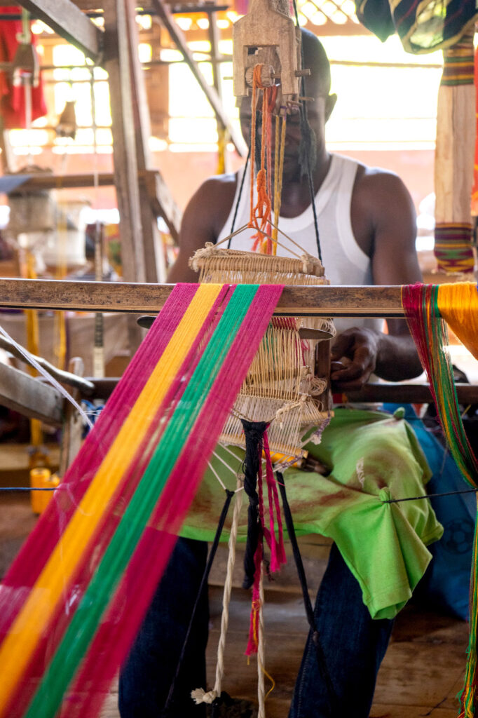 Kente Weaving in Bonwire - Fashion With a Historic Meaning