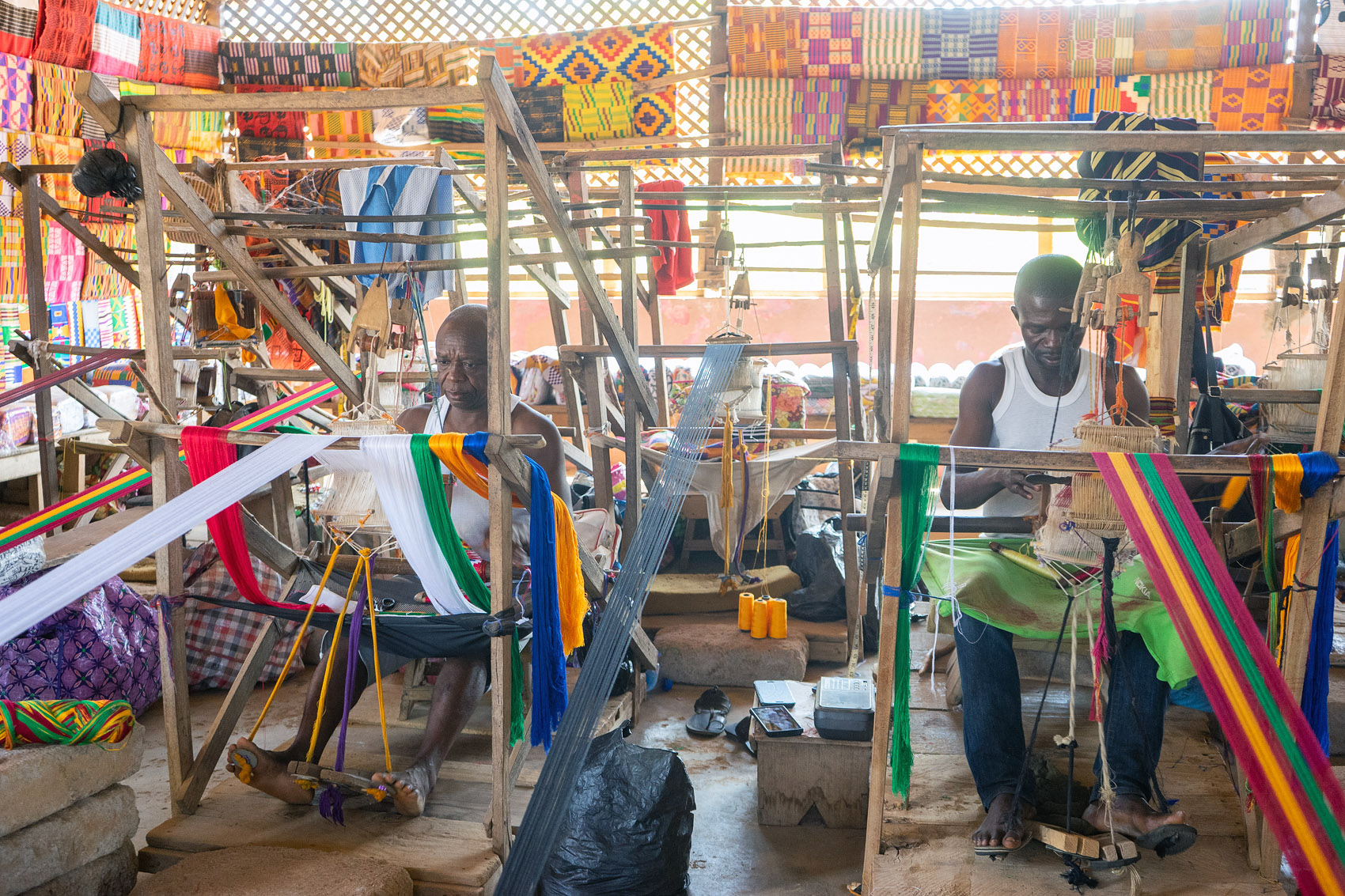 Photos and pictures of: Kente cloth weaving, Kumasi, Ashanti